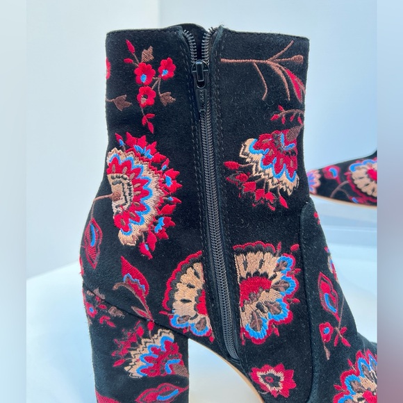 Loeffler Randall: Floral Embroidered Ankle Boots - Black and Multicolor. Size7.5 - Picture 7 of 13